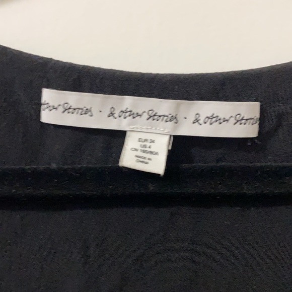 &Other Stories | Sleek Black Sleeveless Dress 4 - Picture 5 of 8